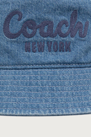 Sombrero tipo bucket de denim para mujer Coach