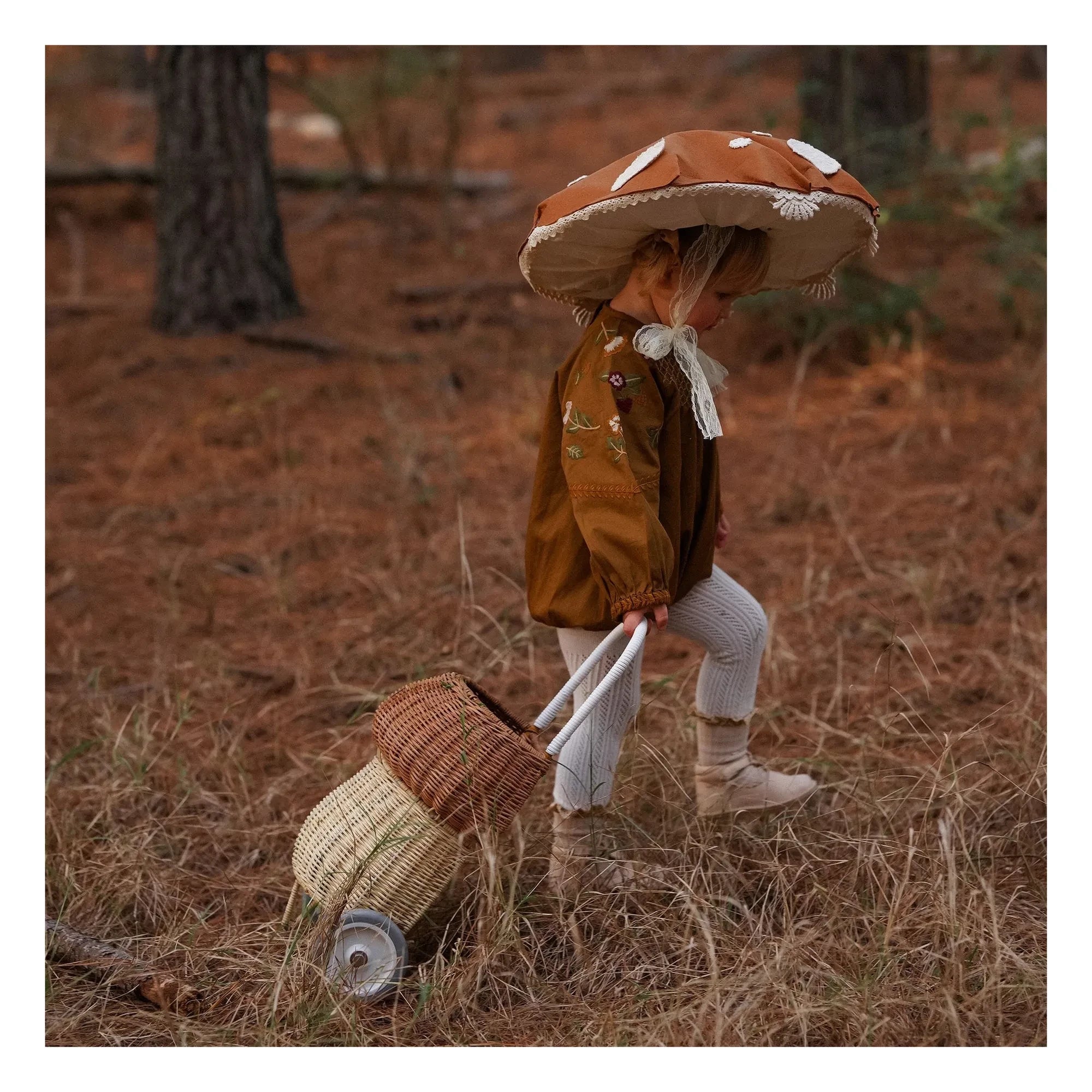 Olli Ella - Cesta de Ratán con Ruedas Champignon