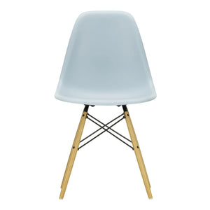 Vitra - Silla de plástico DSW - base de arce - Charles & Ray Eames | Gris azulado