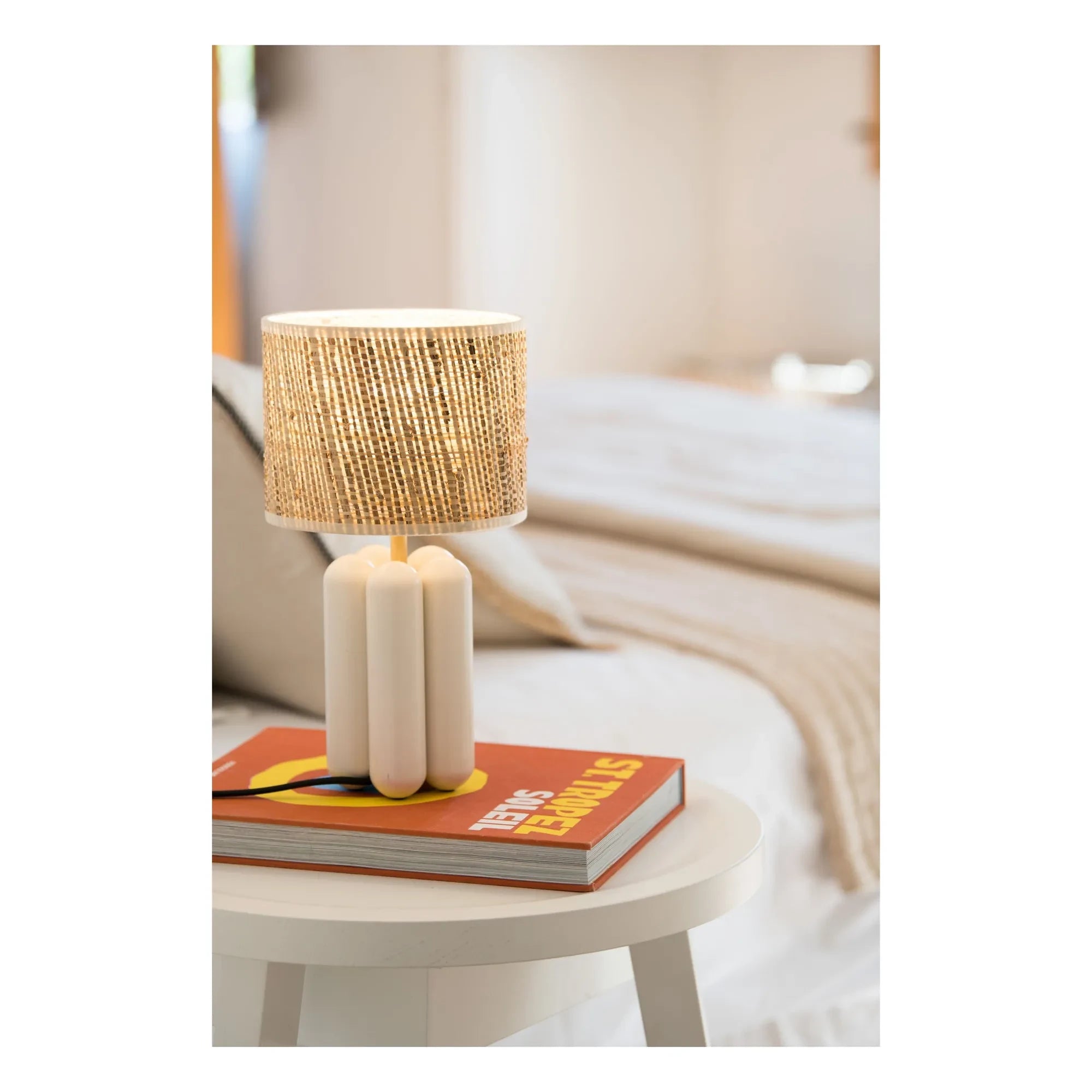 Cosin - Lámpara de mesa Charlotte con pantalla de rafia | Crema