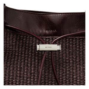 BY FAR - Bolso Kayla de rafia y piel | Burdeos