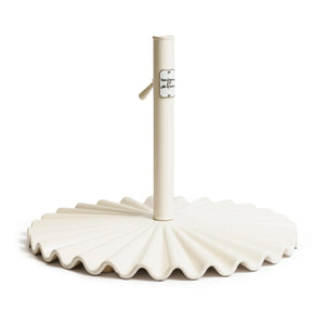 Business & Pleasure Co. - Base para sombrilla moldeada | Blanca