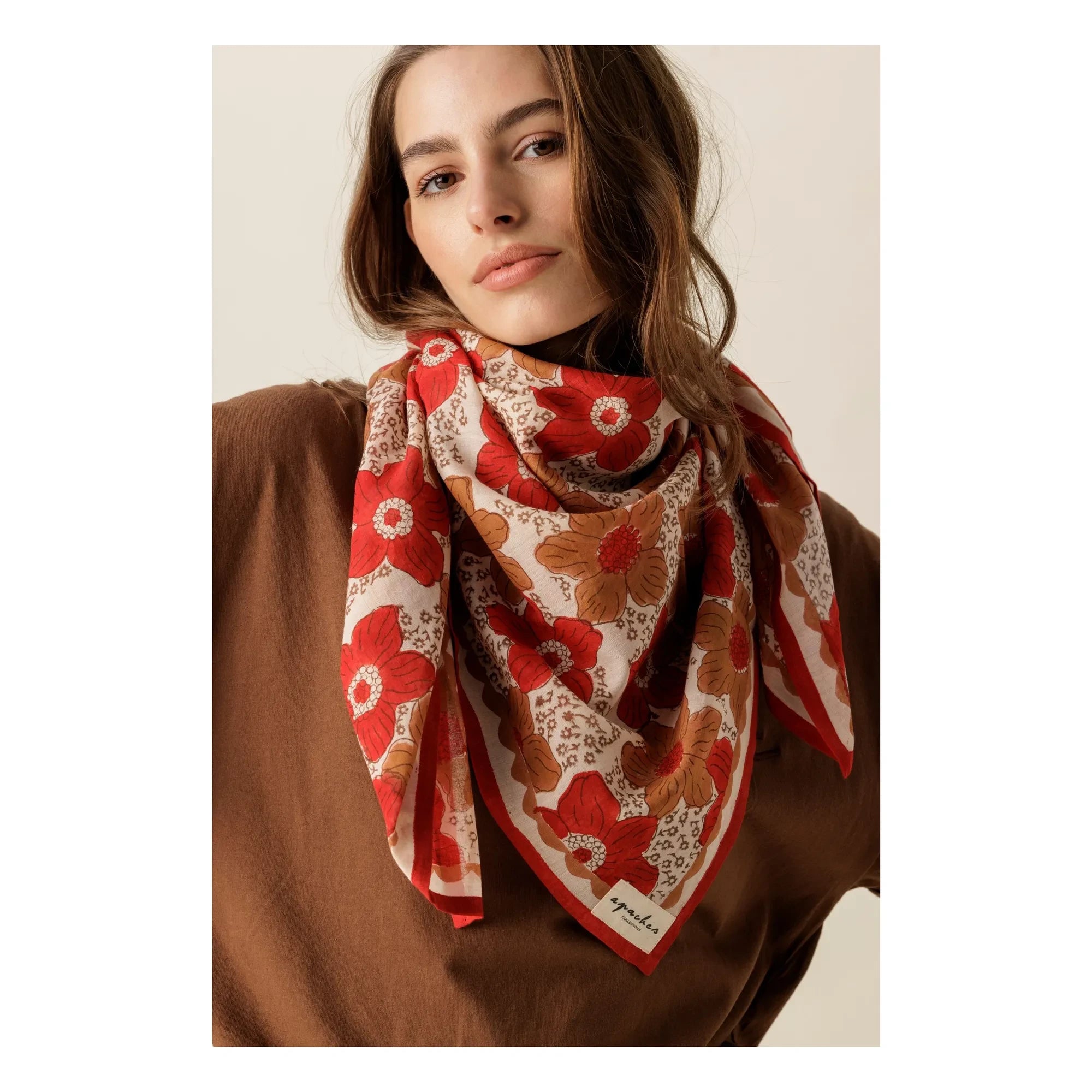 Apaches - Pañuelo floral con diseño grande | Marrón