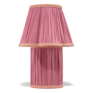 Doing Goods - Lámpara de mesa de seda Myra | Fucsia