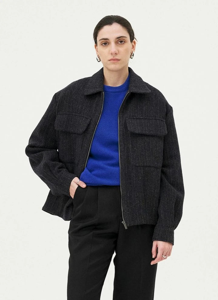 Noyoco - Chaqueta de lana reciclada con patrón de espiga Kinsale | Azul marino