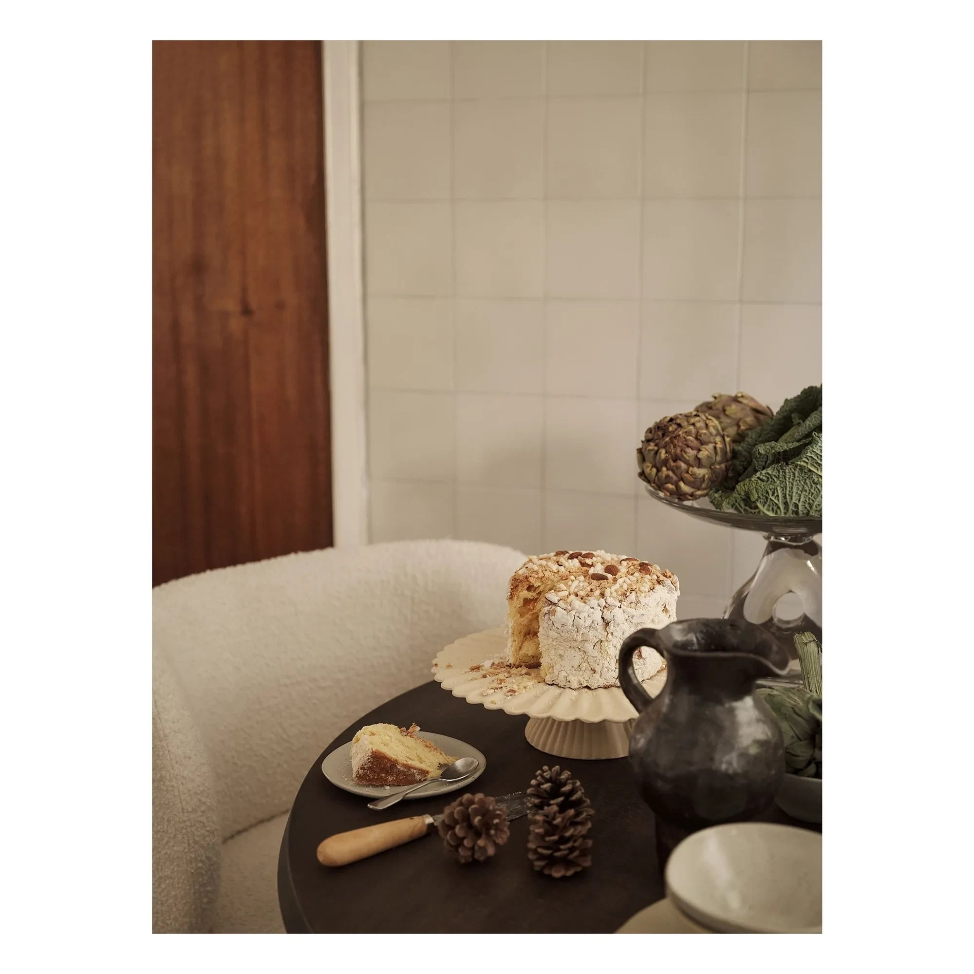 Ferm Living - Fuente de piedra, soporte para pasteles de cerámica | Blanco roto