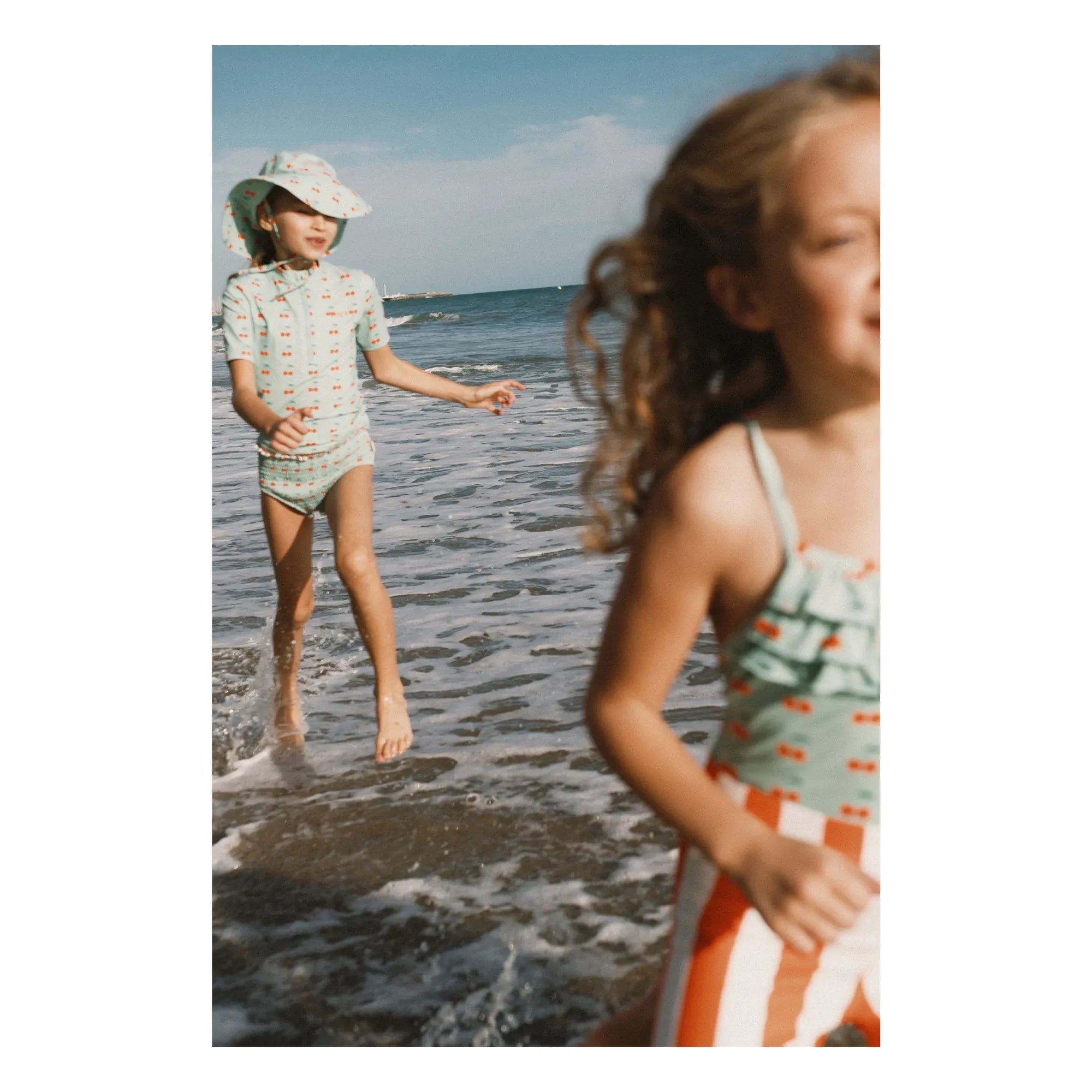 Tinycottons - Bañador con volantes de cerezas | Verde agua