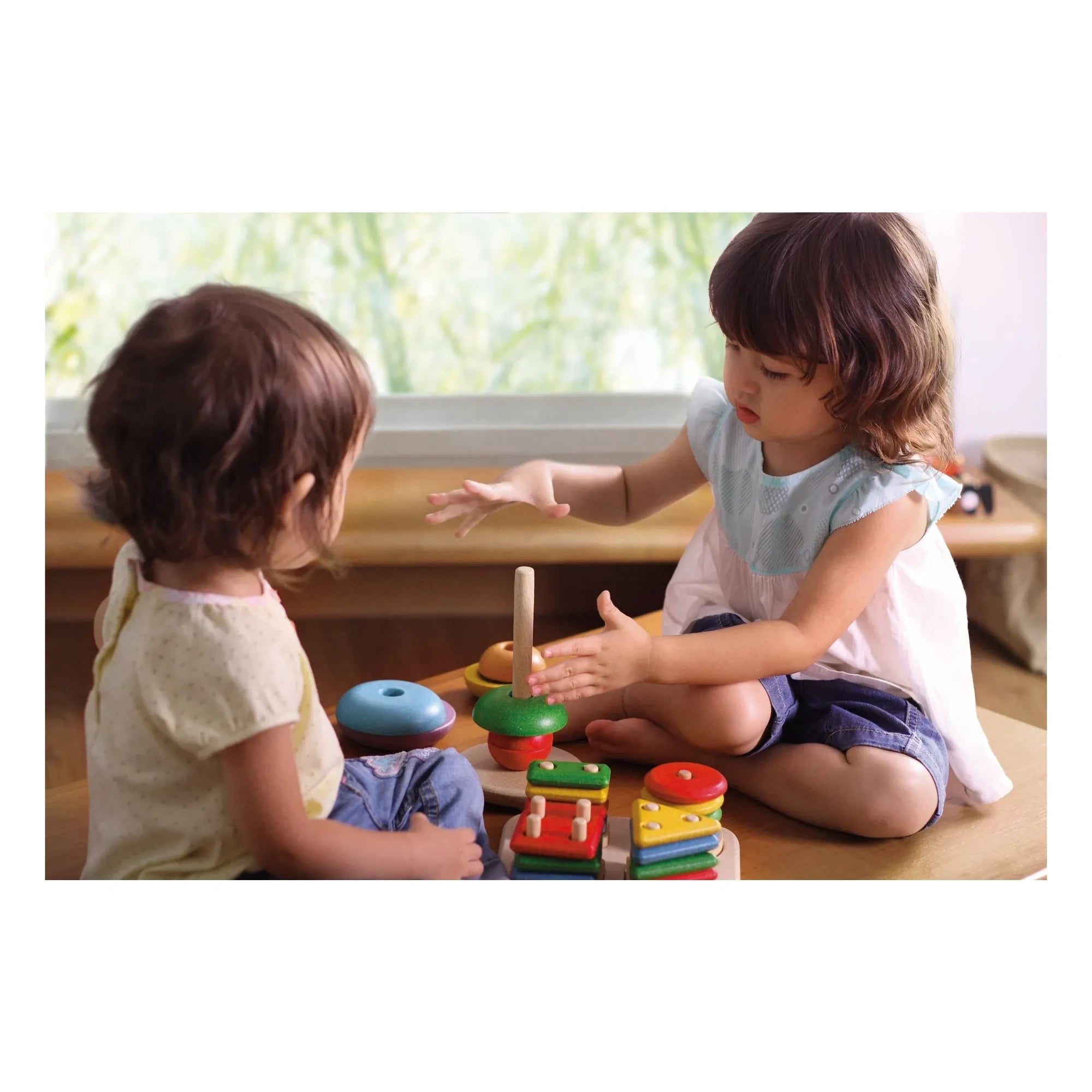 Plan Toys - Juguete de apilamiento geométrico
