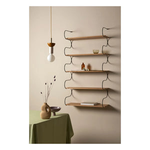 Schneid Studio - Estante de madera de roble Onda | Negro
