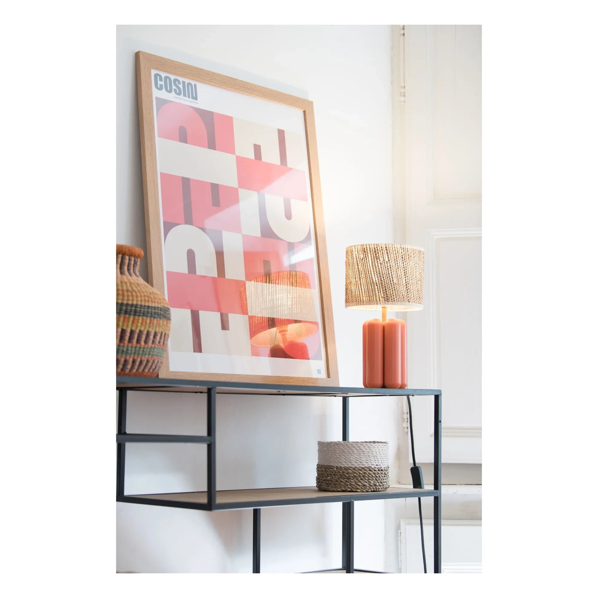 Cosin - Lámpara de mesa con pantalla de rafia Charlotte | Coral