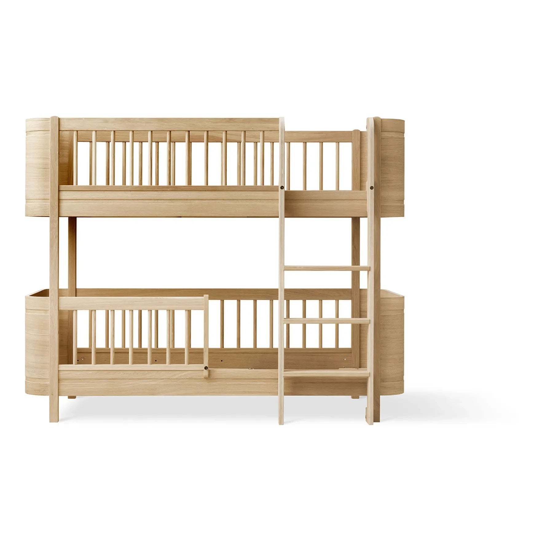 Oliver Furniture - Litera semi-alta Mini+ de roble | Roble