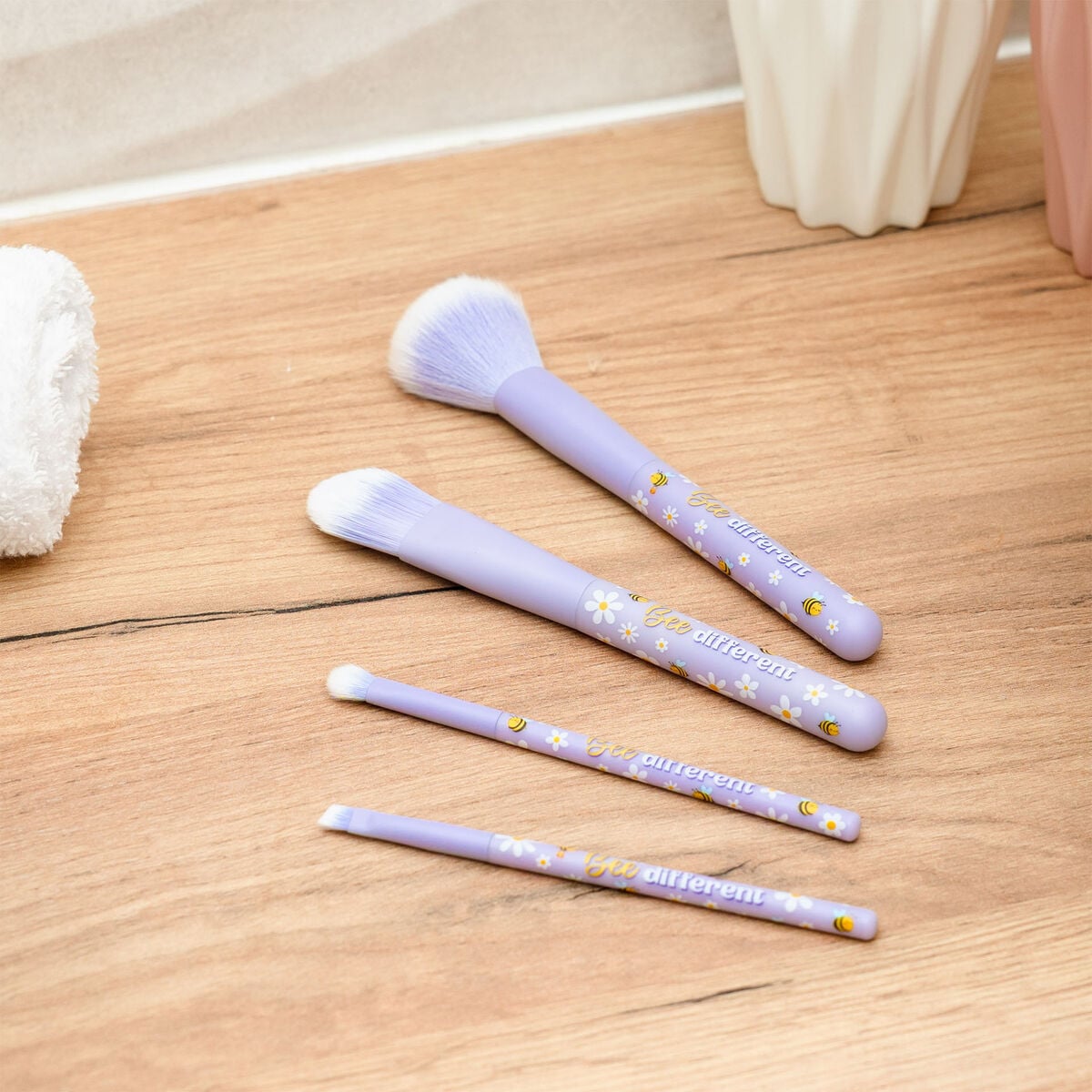 Legami - Set de 4 brochas de maquillaje Bee - ¡Oh My Glow!