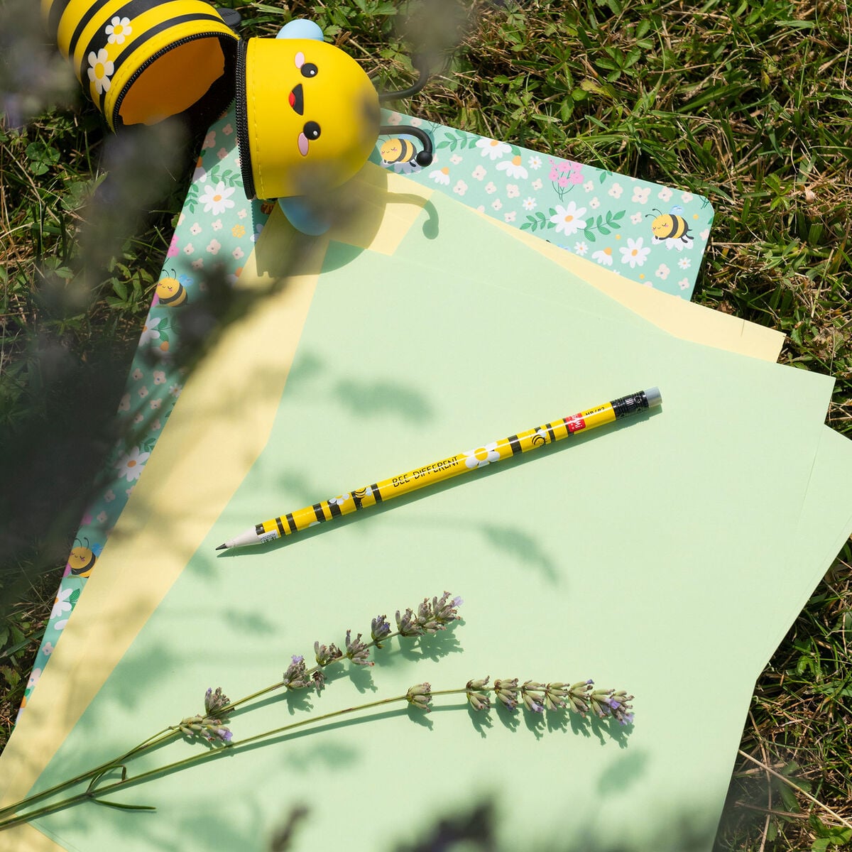 Legami - Bolígrafo de Papel Reciclado - I Used to be a Newspaper - Bee