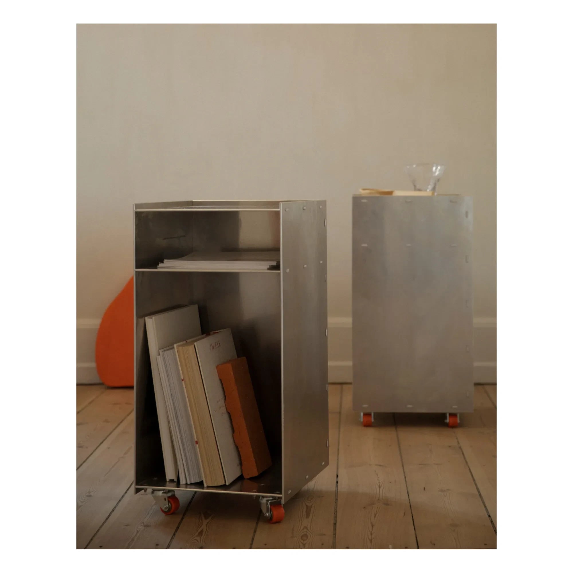 Frama - Mesa auxiliar de aluminio Rivet Box
