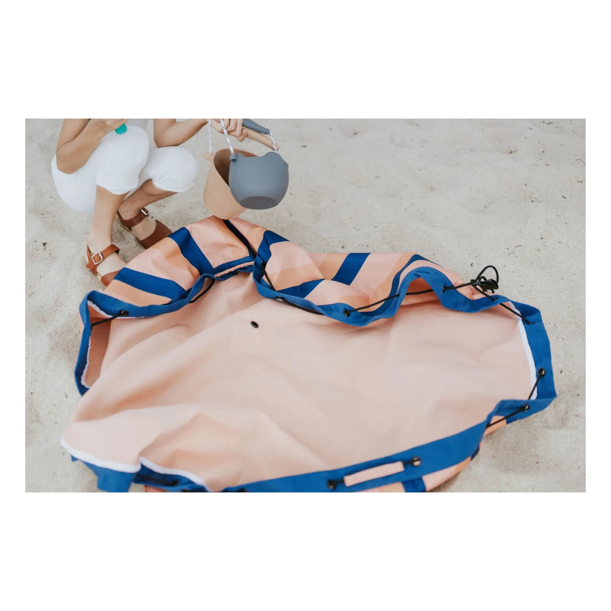 Play and Go - Noomad bolsa/alfombra de exterior - Rayas moca