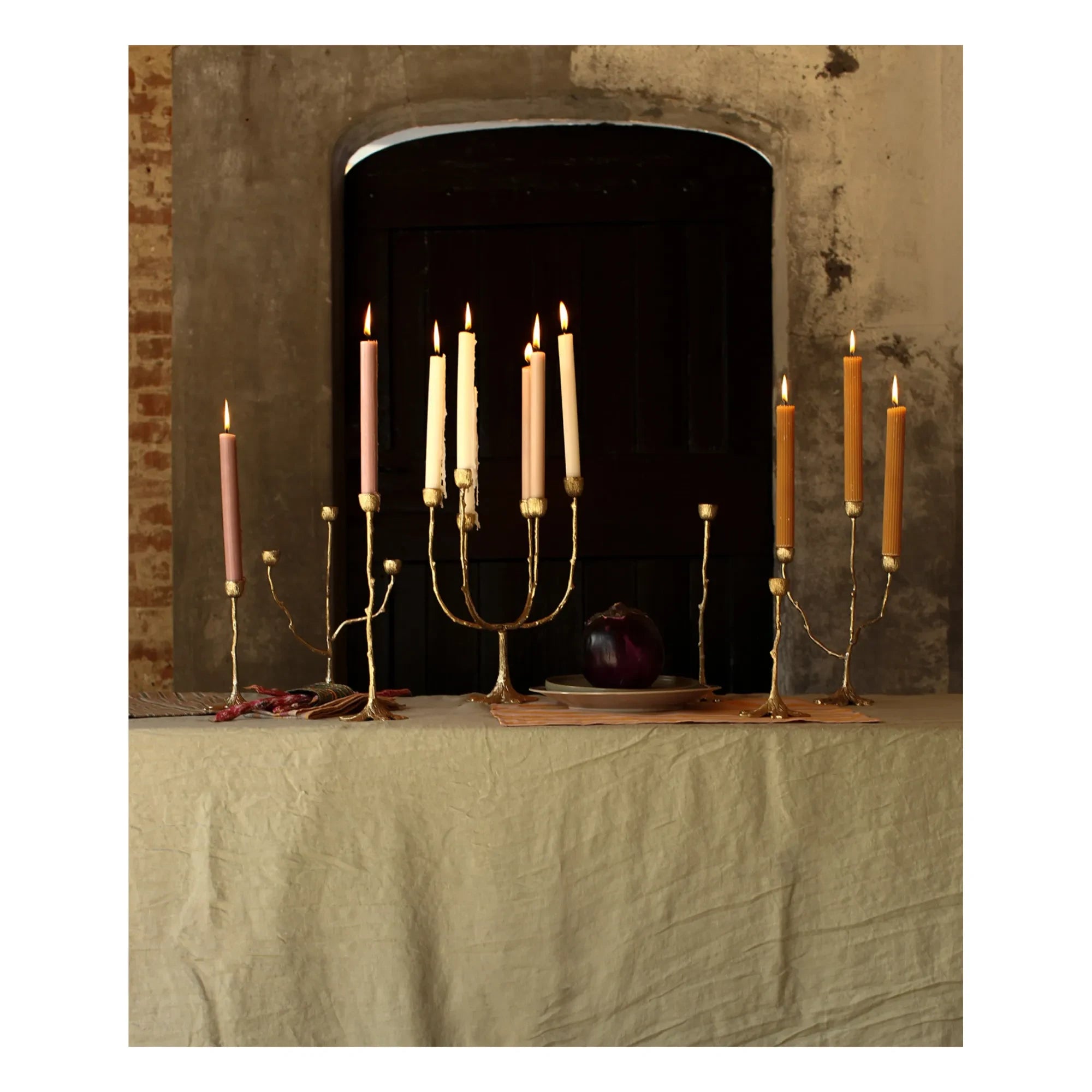 Doing Goods - Candelabro triple Misty de latón reciclado | Dorado