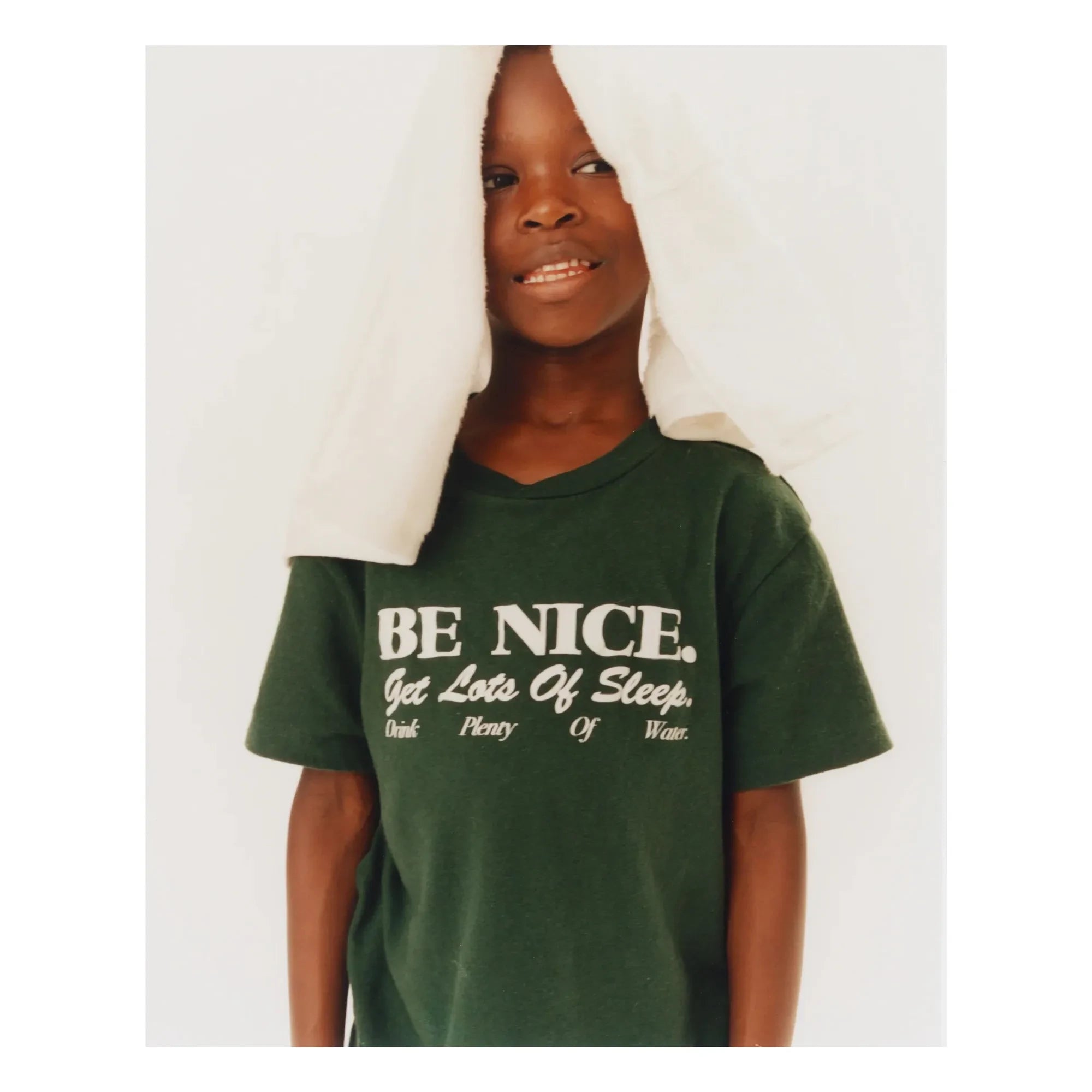 Sporty & Rich - Camiseta Be Nice Algodón reciclado | Verde oscuro