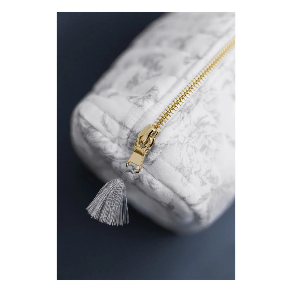 Tartine et Chocolat - Bolsa de aseo de tela con estampado Toile de Jouy | Gris