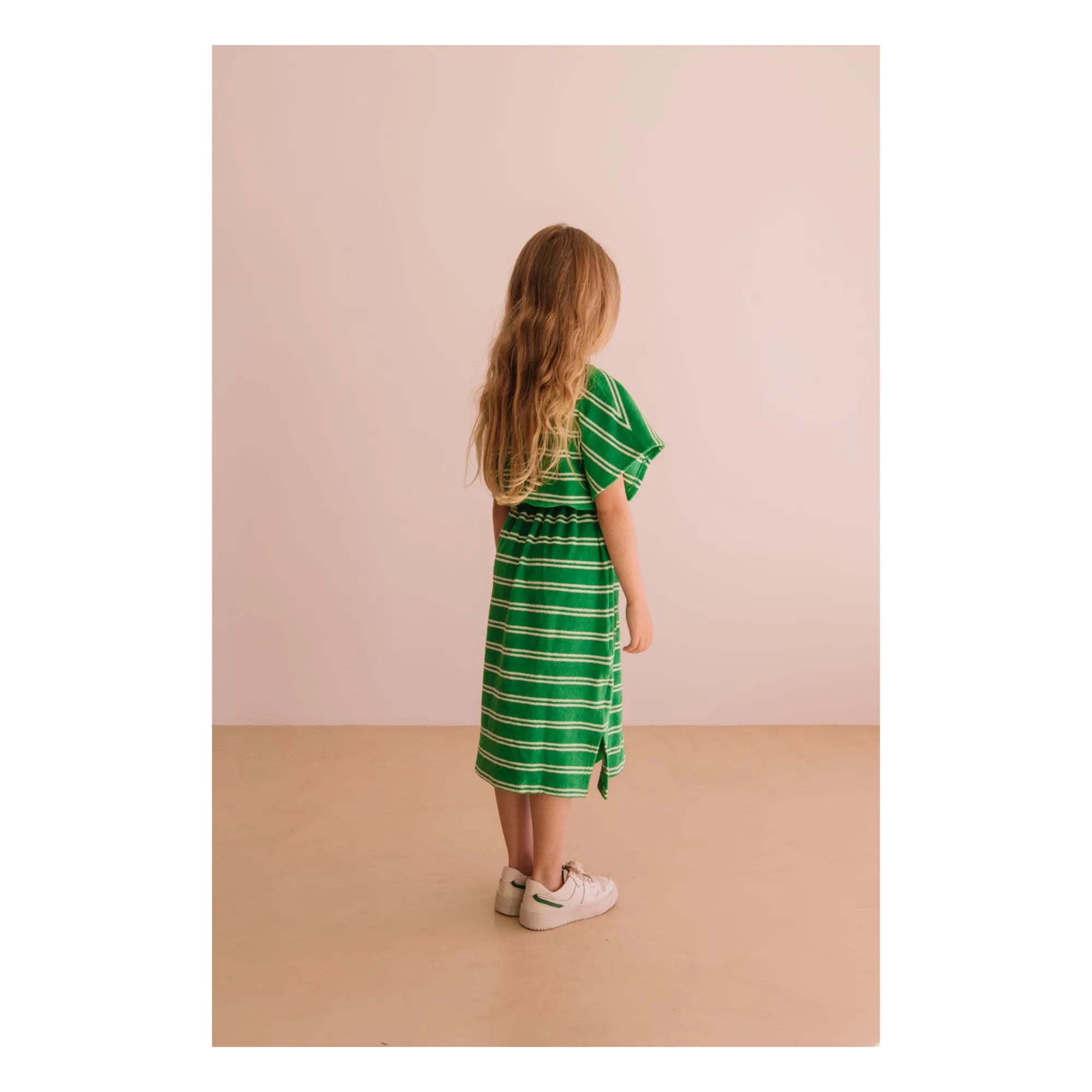 We Are Kids - Vestido de toalla de algodón orgánico a rayas verdes