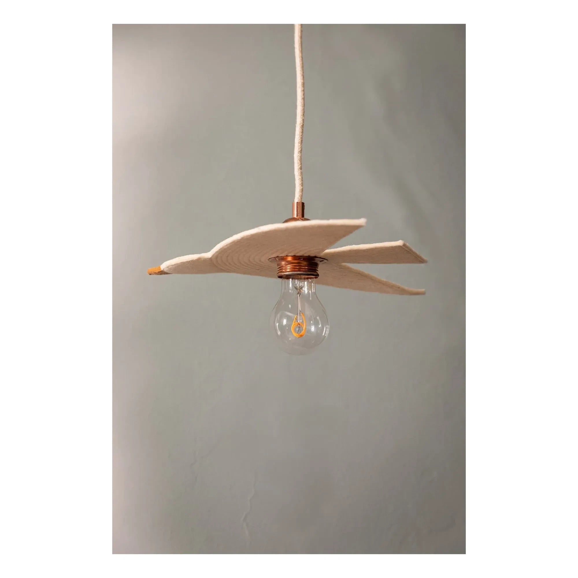 Muskhane - Lámpara Colgante de Fieltro Birdy | Crudo