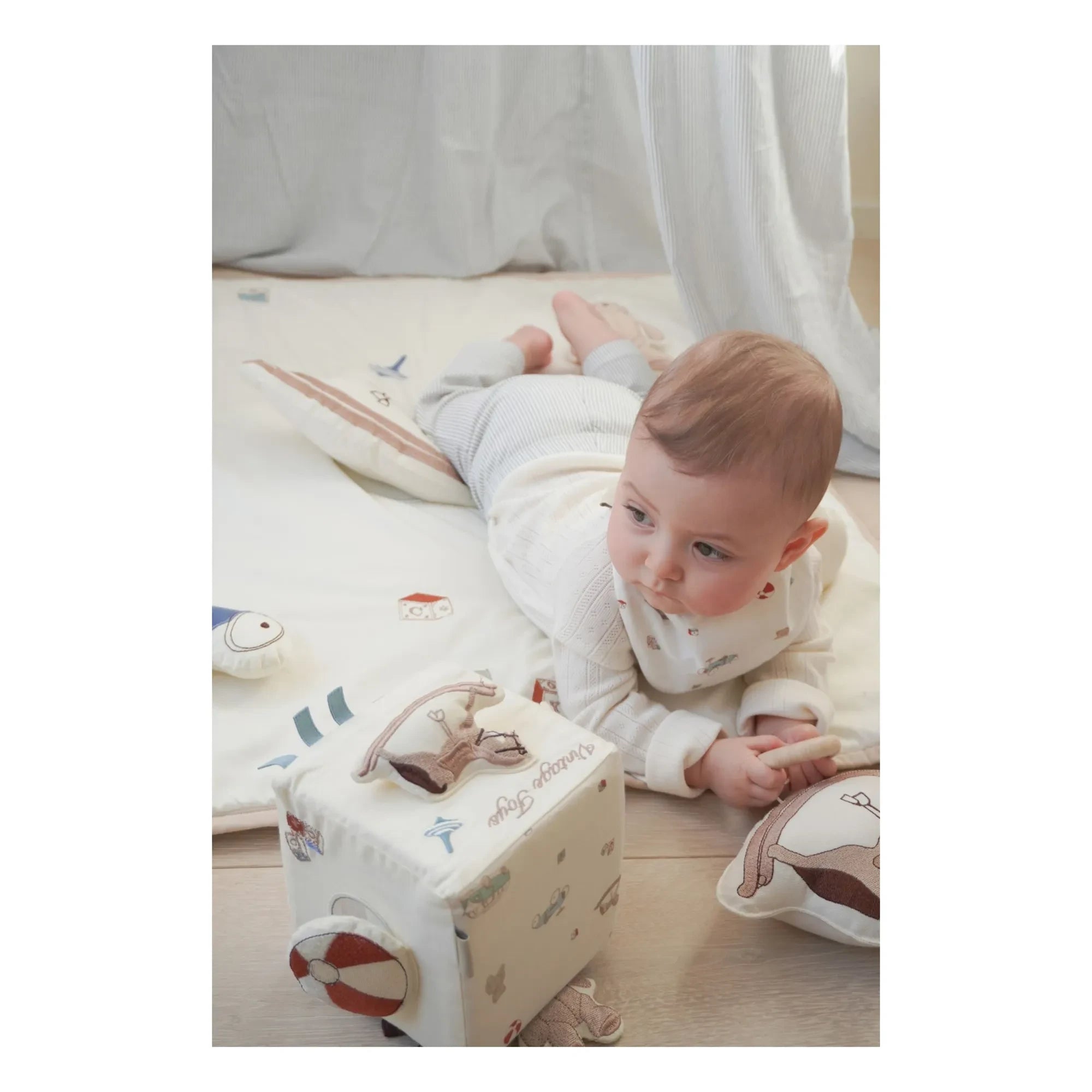 Cam Cam - Cubo de actividades Vintage Toys | Beige