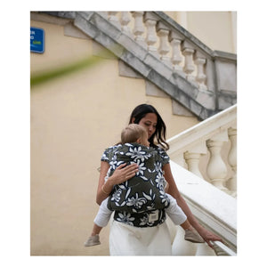 Mama Hangs - Mochila portabebés Carry & Bloom | Caqui
