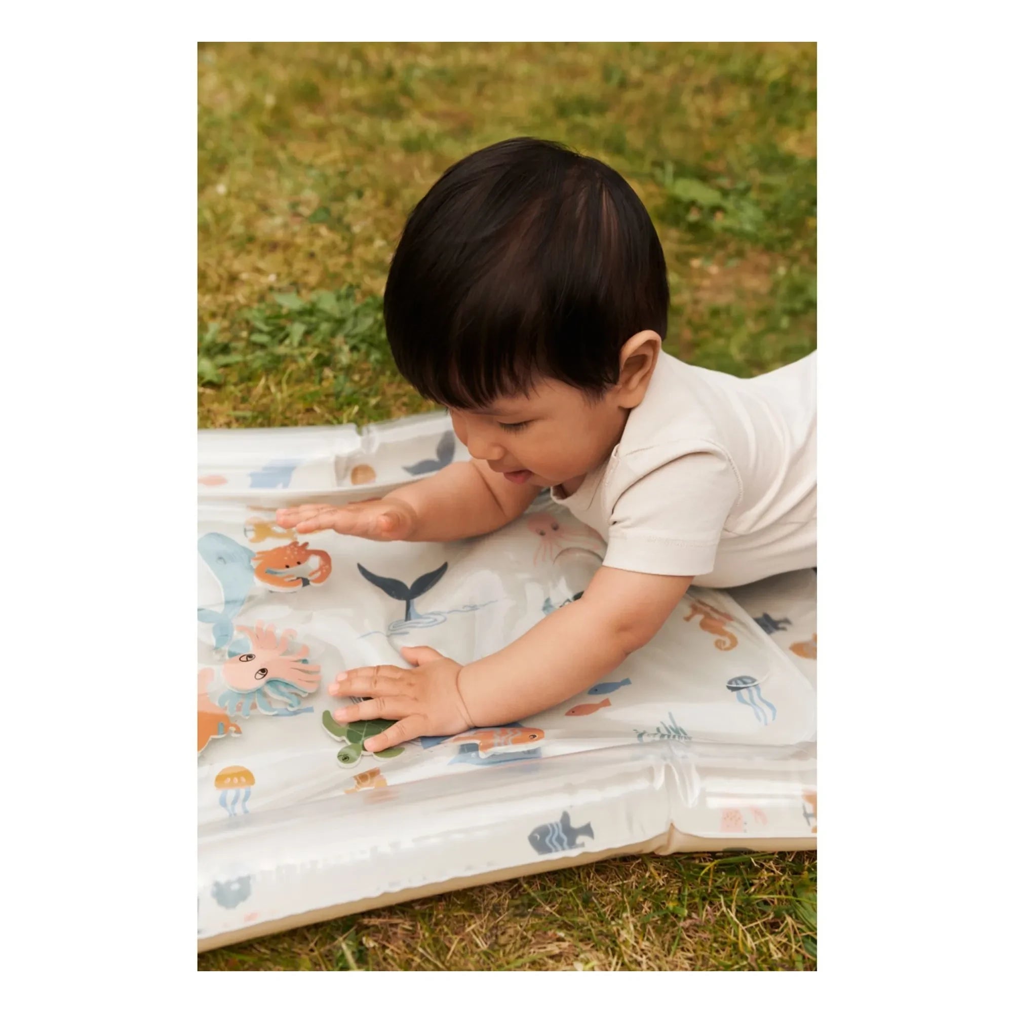 Liewood - Colchoneta hinchable de actividades Elin | Fauna marina/Arena