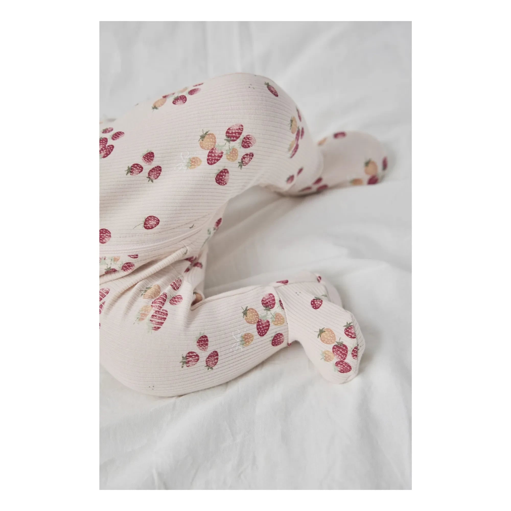 Petit Lem - Pijama con pies Fresa Rib Canalé Algodón Orgánico | Rosa