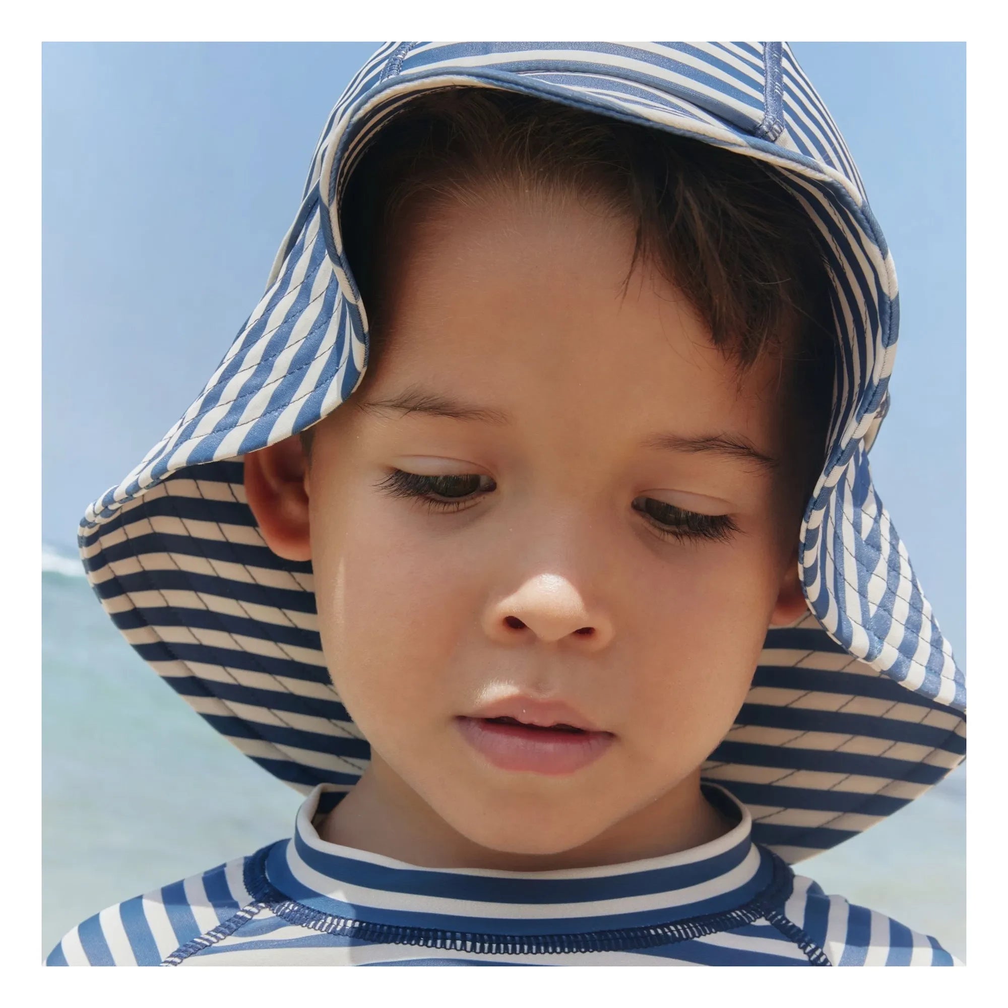 Wheat - Gorra con protección UV a rayas Bora de fibras recicladas | Azul oscuro