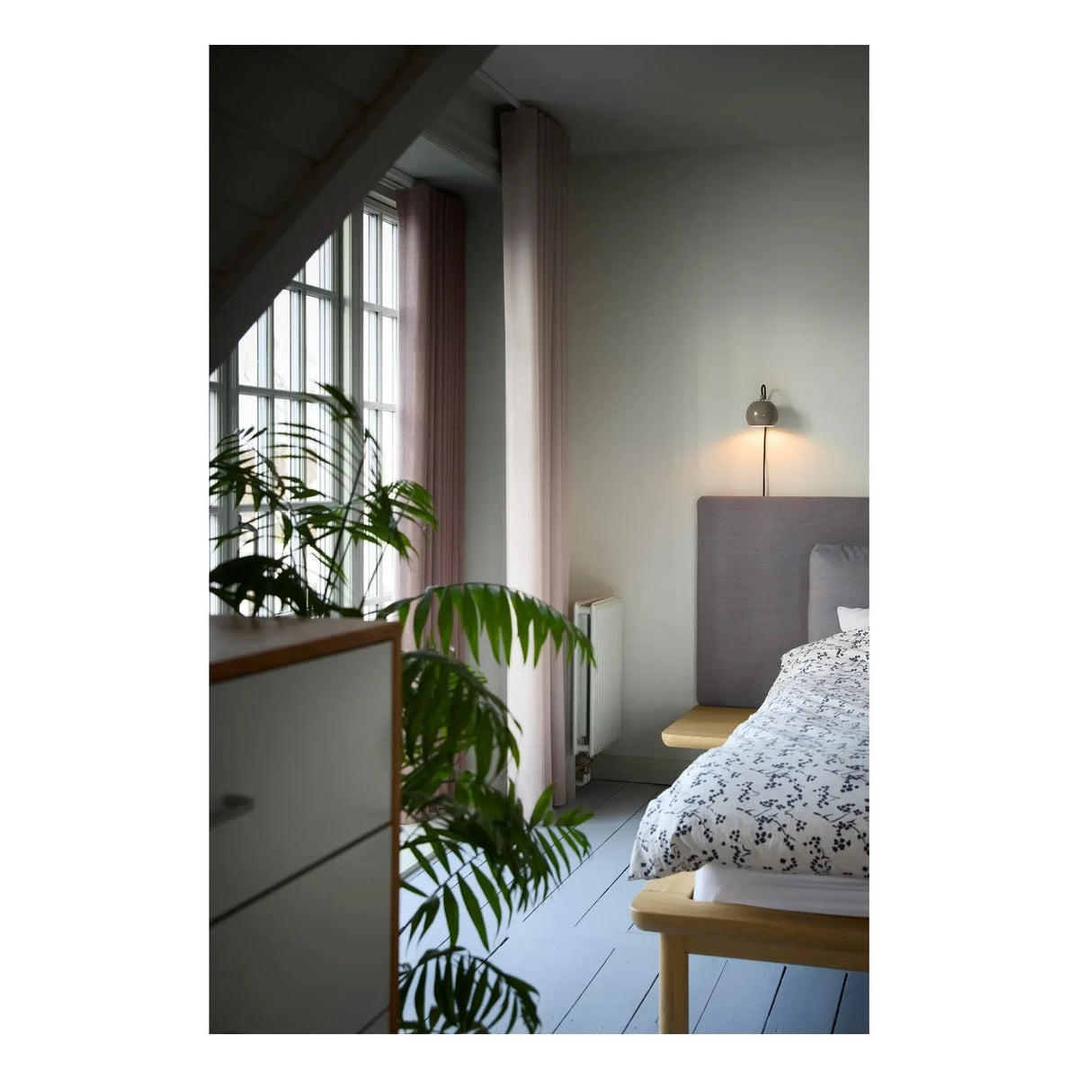Frandsen - Aplique de pared "Ball", Benny Frandsen | Gris claro