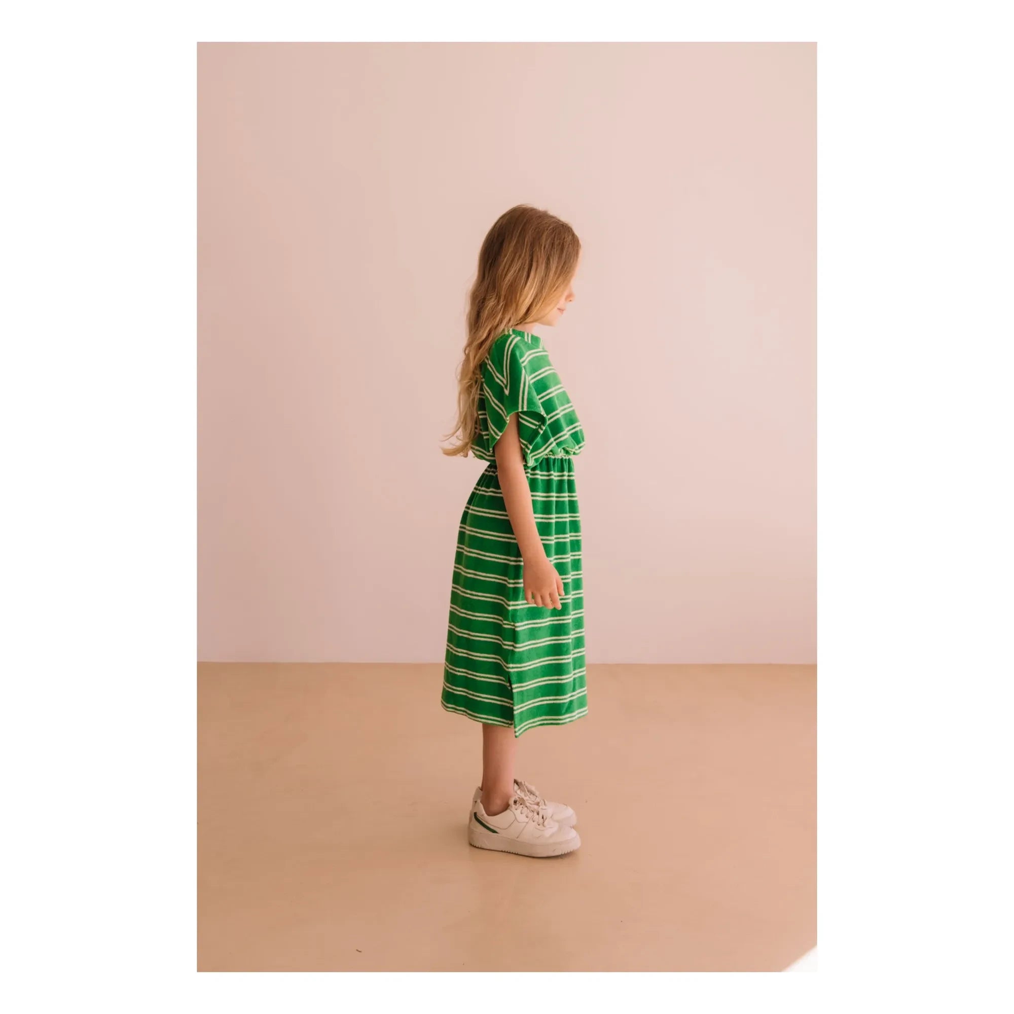 We Are Kids - Vestido de toalla de algodón orgánico a rayas verdes