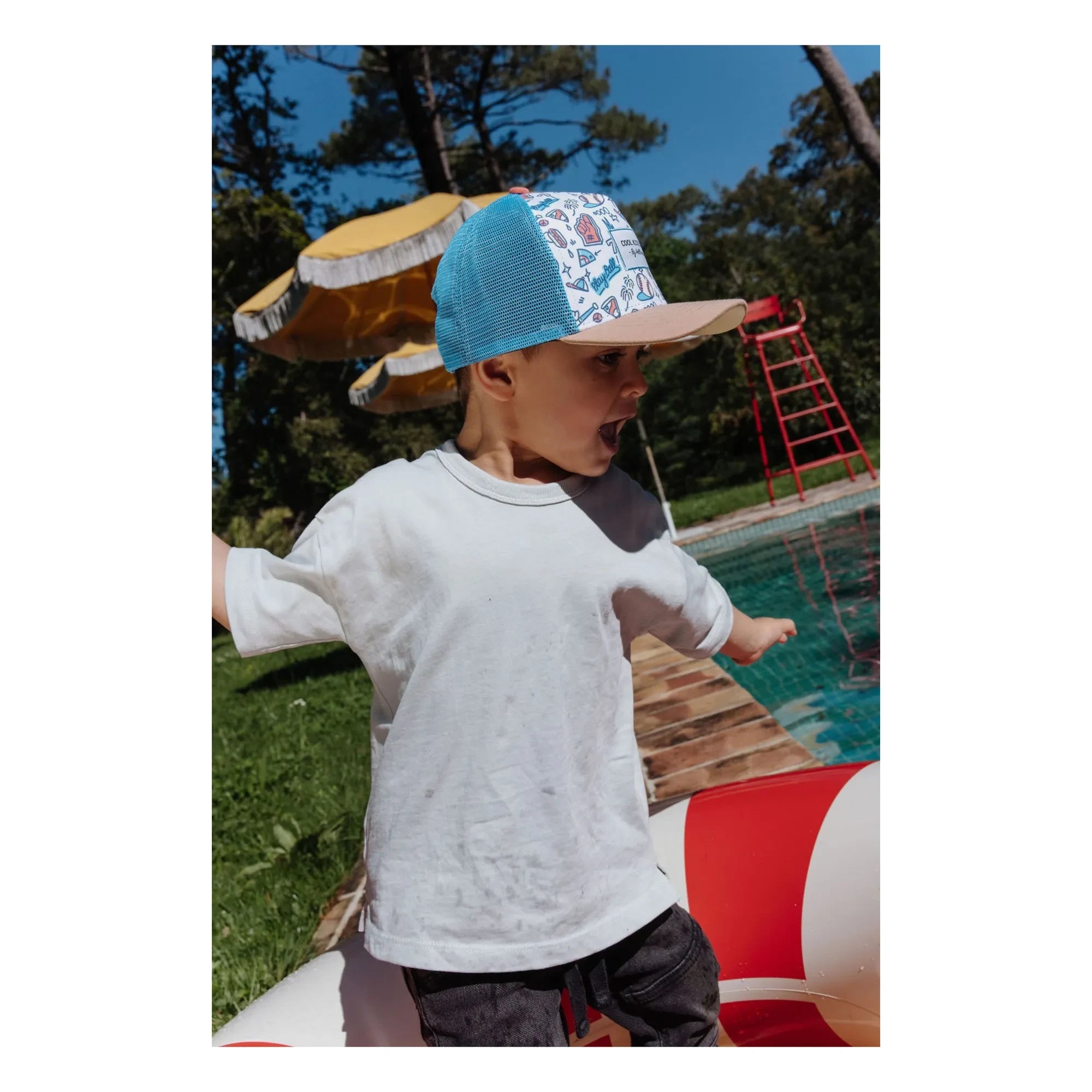 Hello Hossy - Gorra Trucker con Visera Curva para Béisbol con Fibras Recicladas | Azul Claro