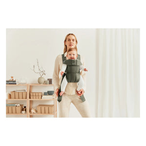 BabyBjörn - Mochila portabebé Mini de algodón | Verde oscuro