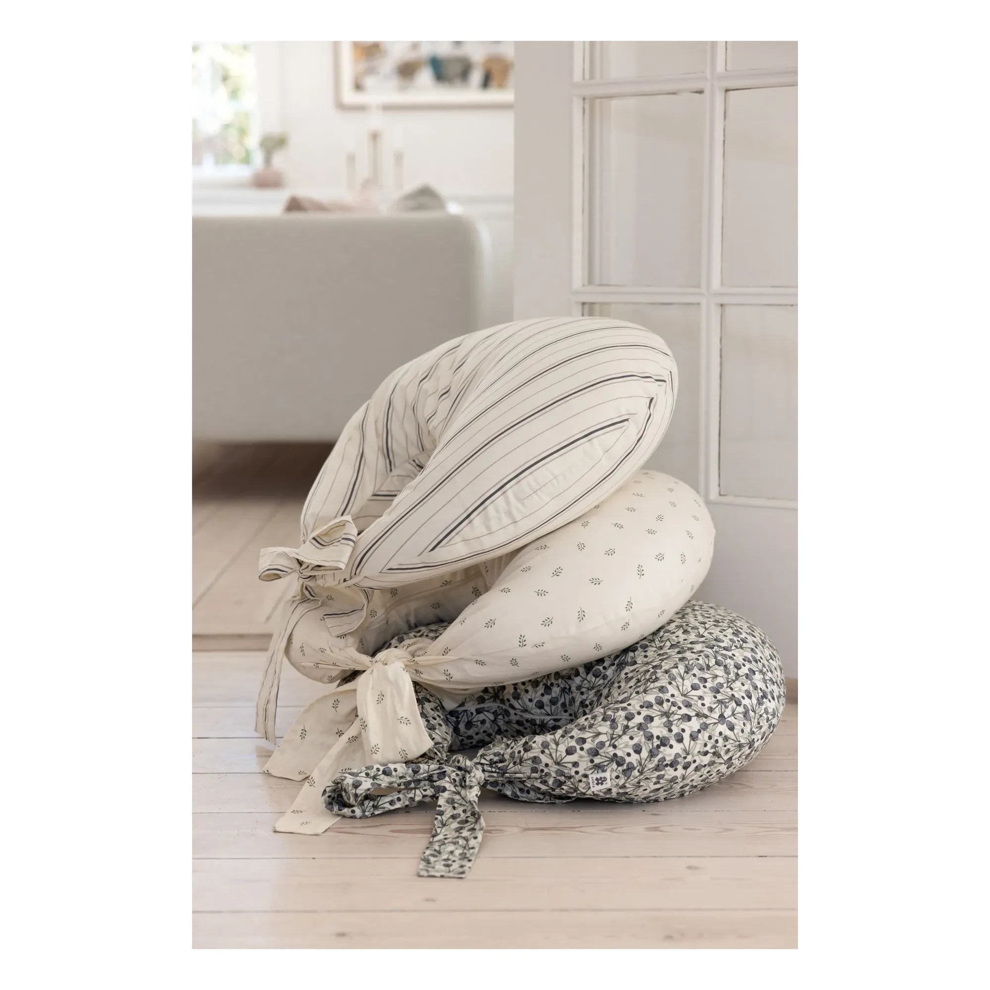 Sebra - Cojín de lactancia de rayas color crema | Beige