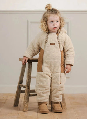 Töastie - Chaqueta impermeable Cloud Sherpa hecha de fibras recicladas | Arena