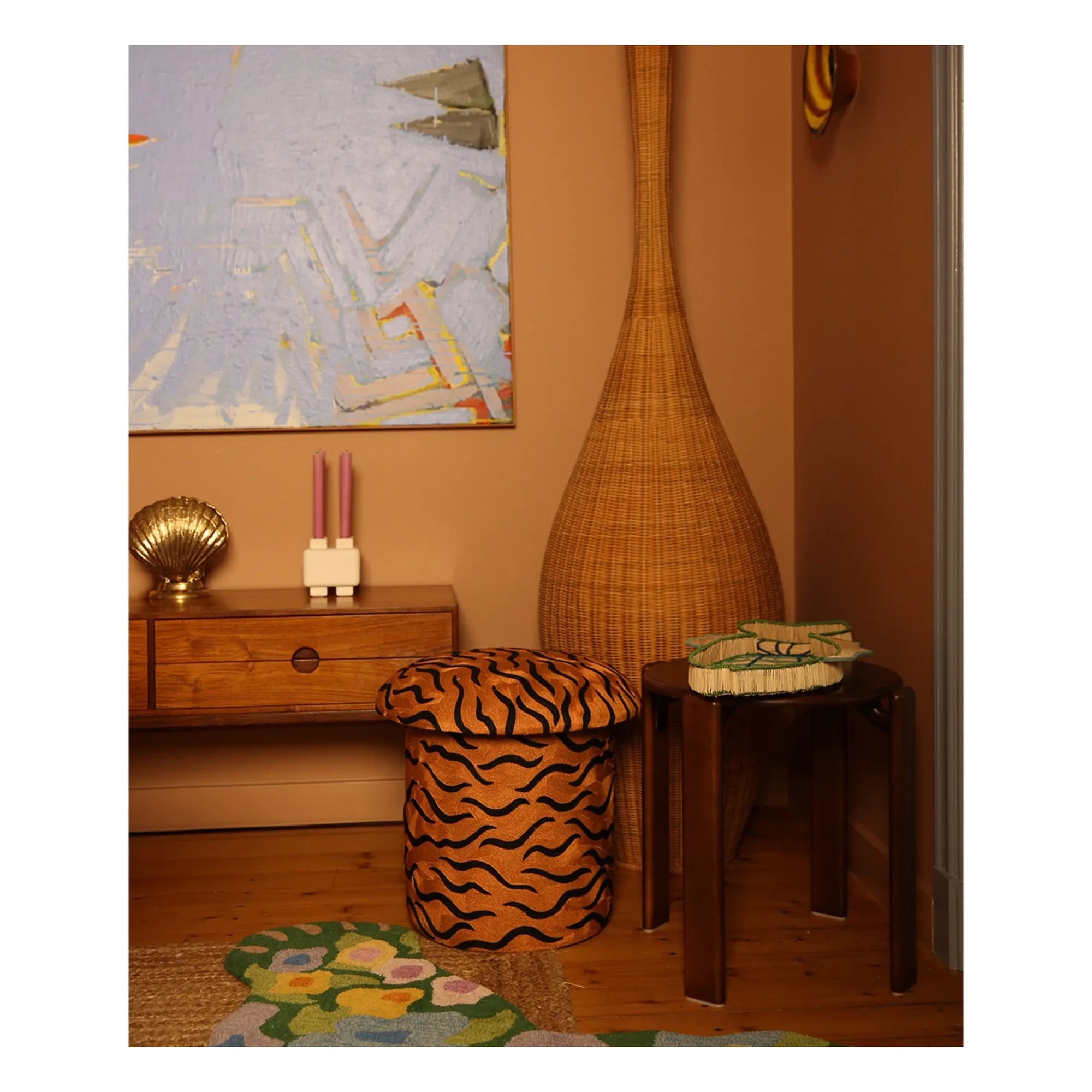 Puf bordado "Maya" de Doing Goods | Camello