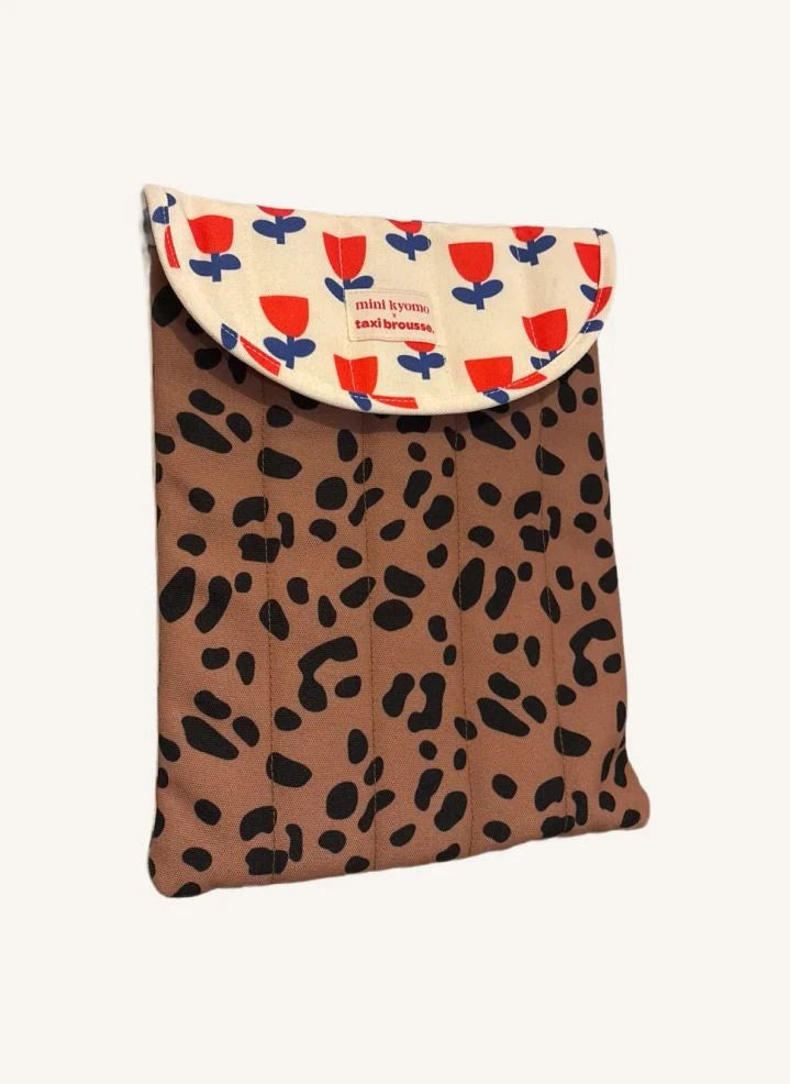 Mini Kyomo - Funda de Laptop con Estampado de Leopardo - Mini Kyomo x Taxi Brousse | Marrón