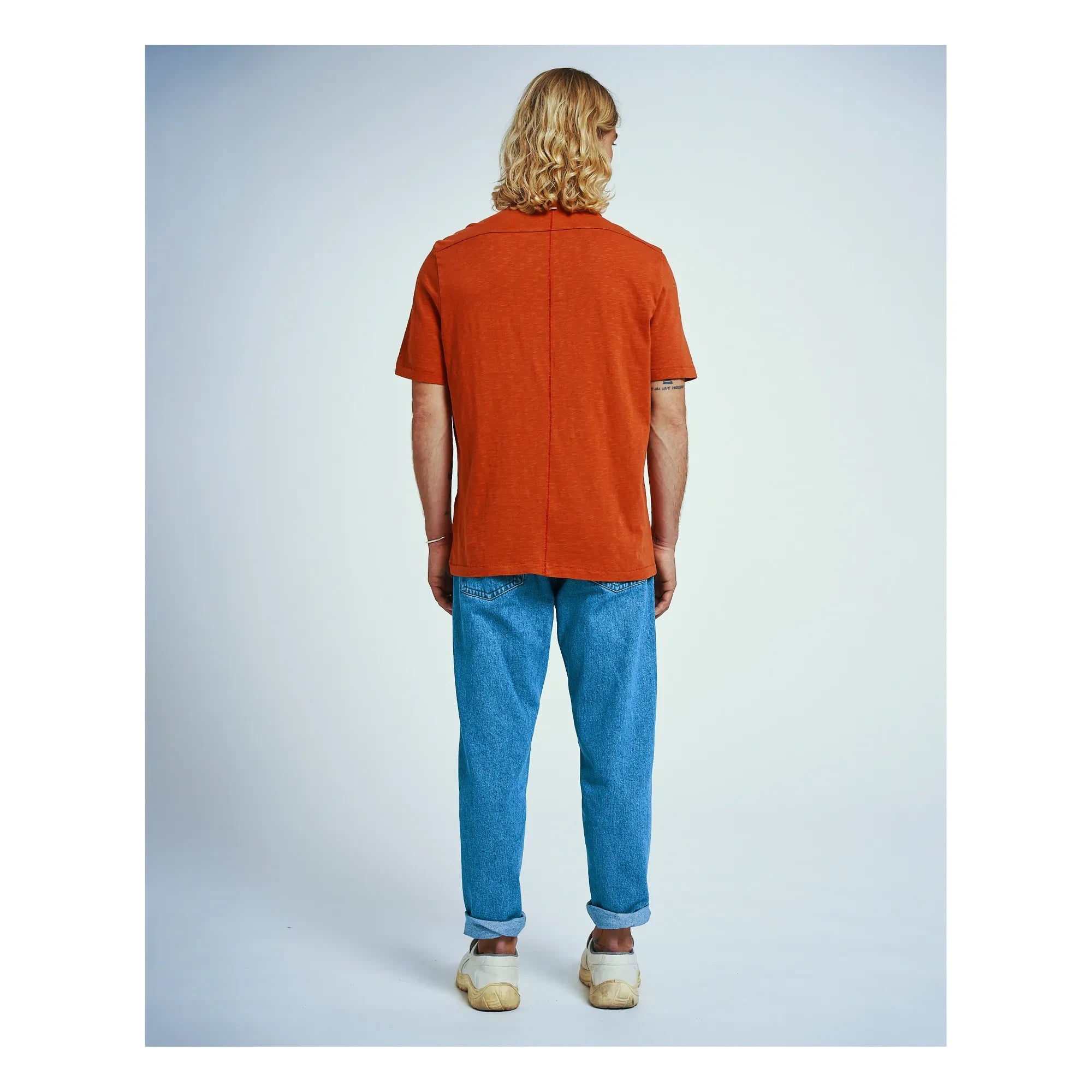 Homecore - Camiseta de algodón orgánico Rodger H | Rojo ladrillo