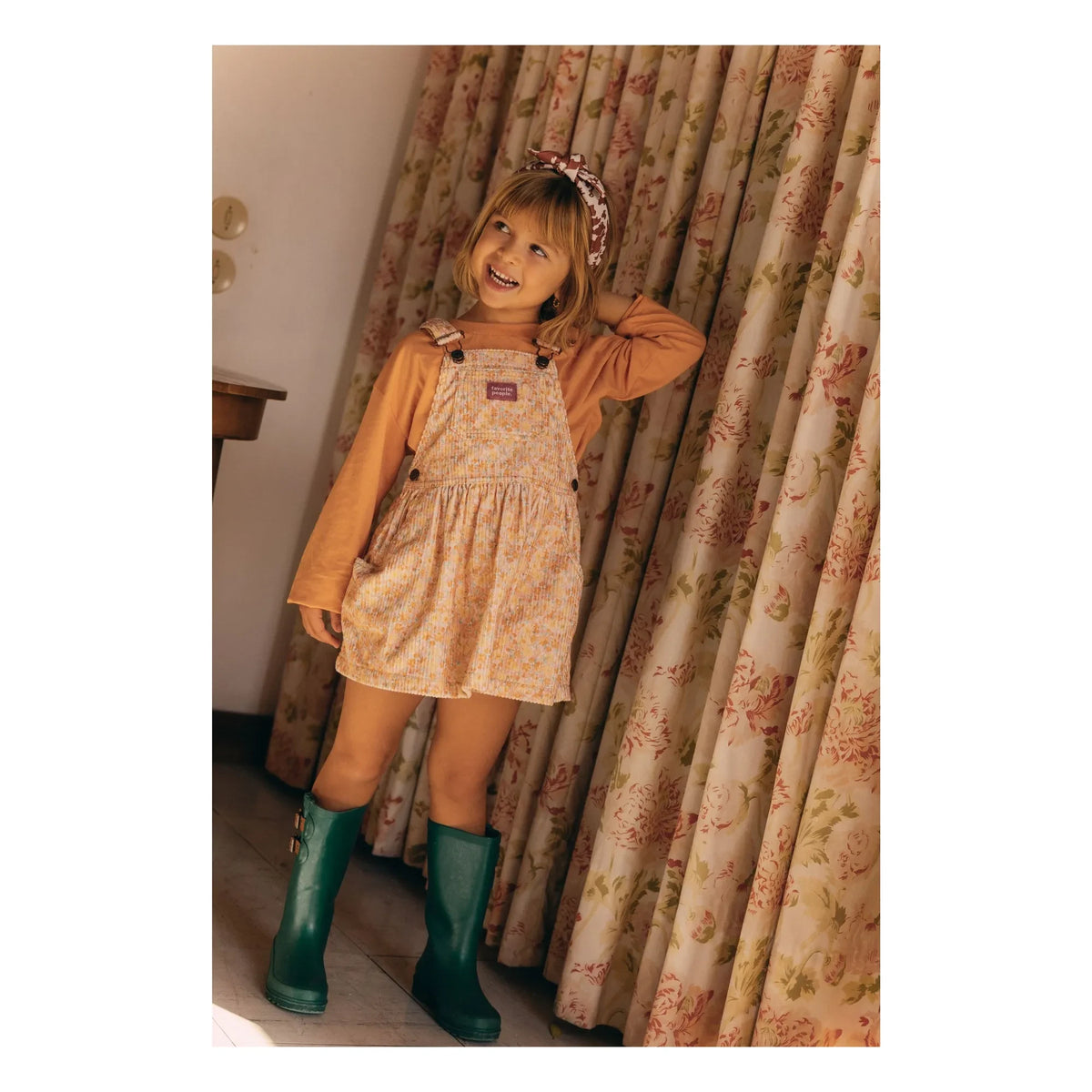 Favorite People - Neighbors Vestido peto con estampado floral Çiçek | Amarillo