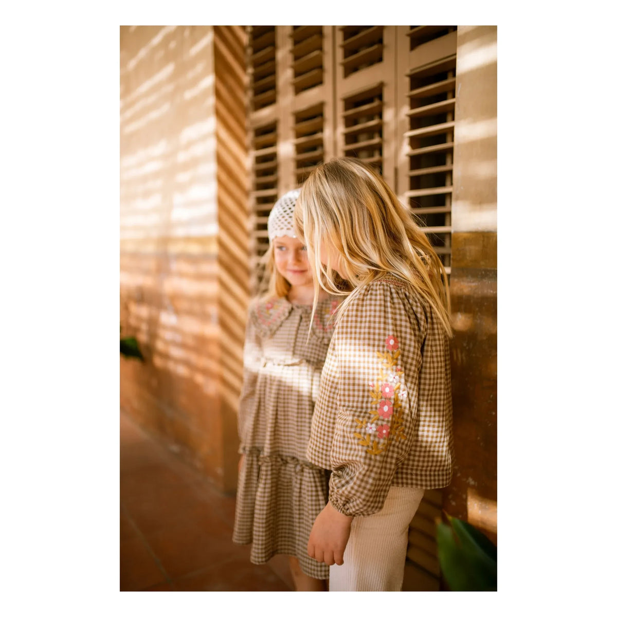 C'era Una Volta - Blusa bordada Evelina Kare | Caqui-Marrón