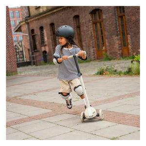 Scoot & Ride - Highwaykick 3S LED scooter | Clay