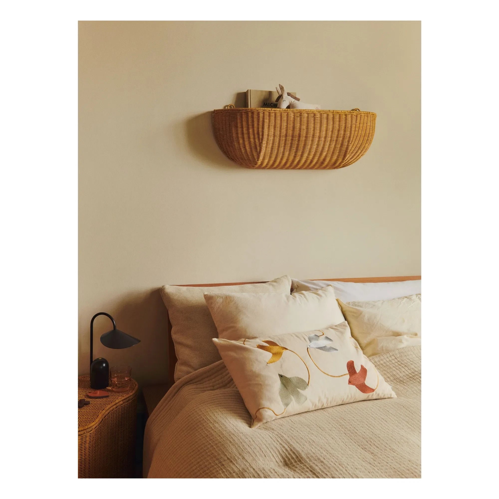 Ferm Living Kids - Cojín bordado Swif Bird | Beige