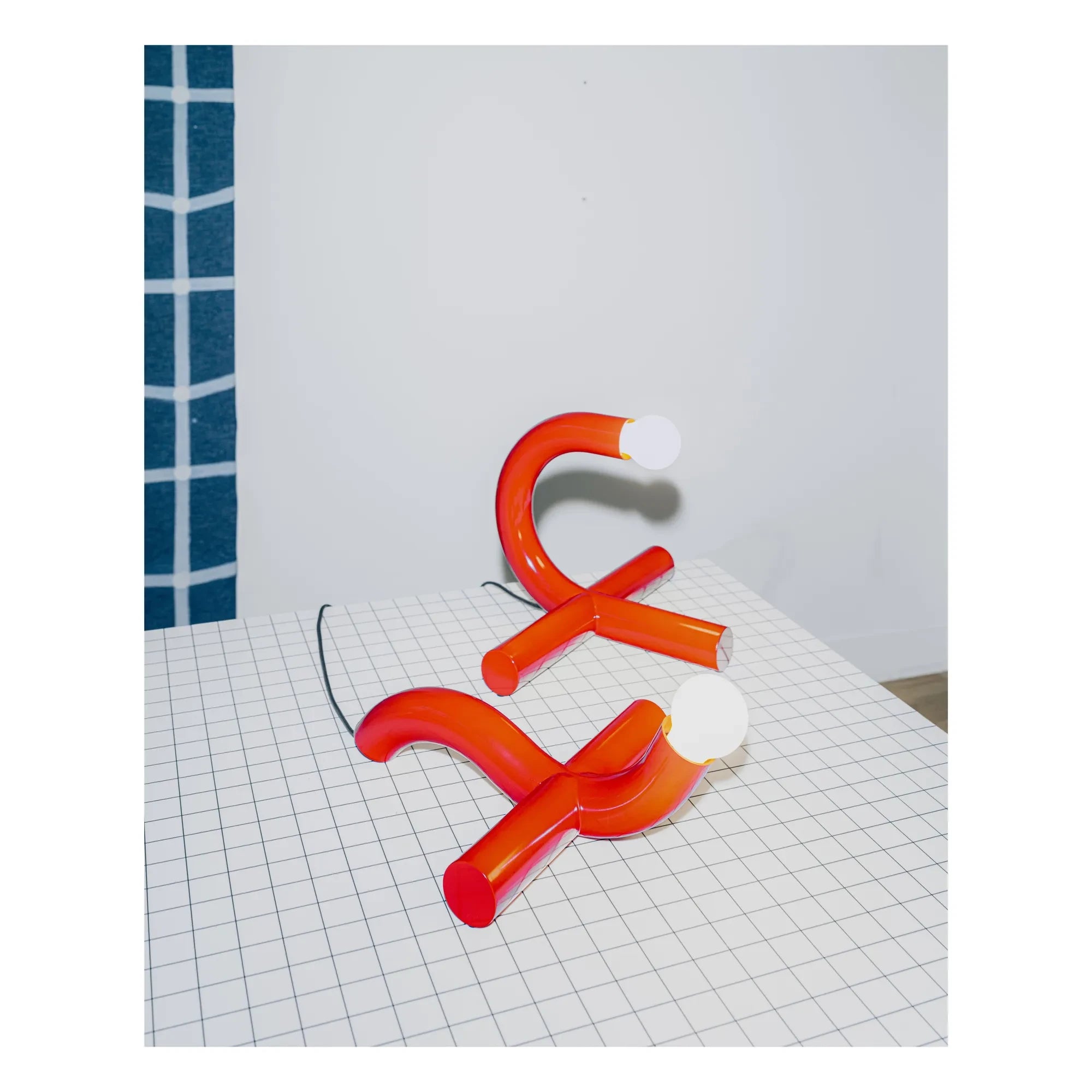 Valerie Objects - Lámpara de mesa La Due | Rojo