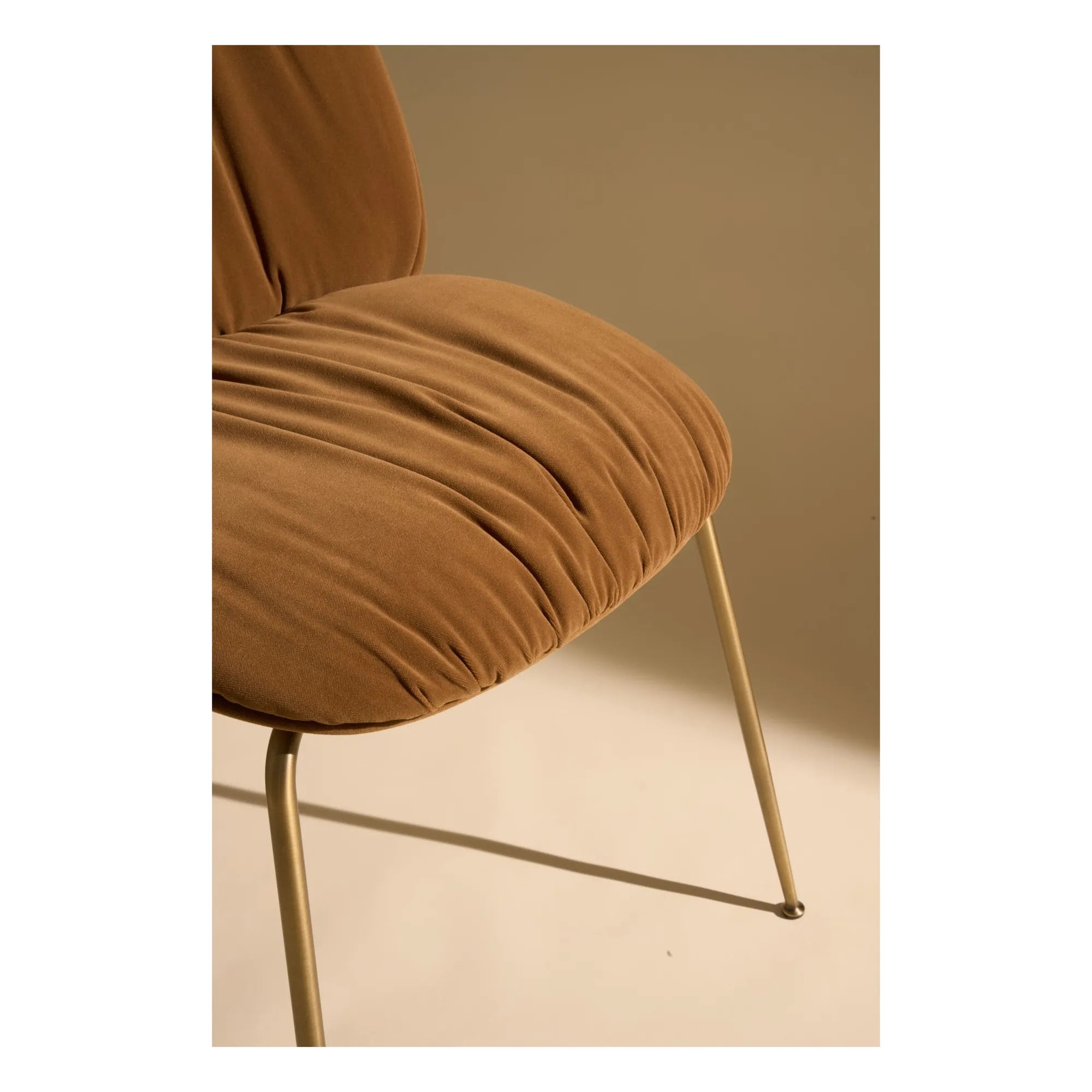 Gubi - Silla Beetle Soft, Gamfratesi | Caramelo