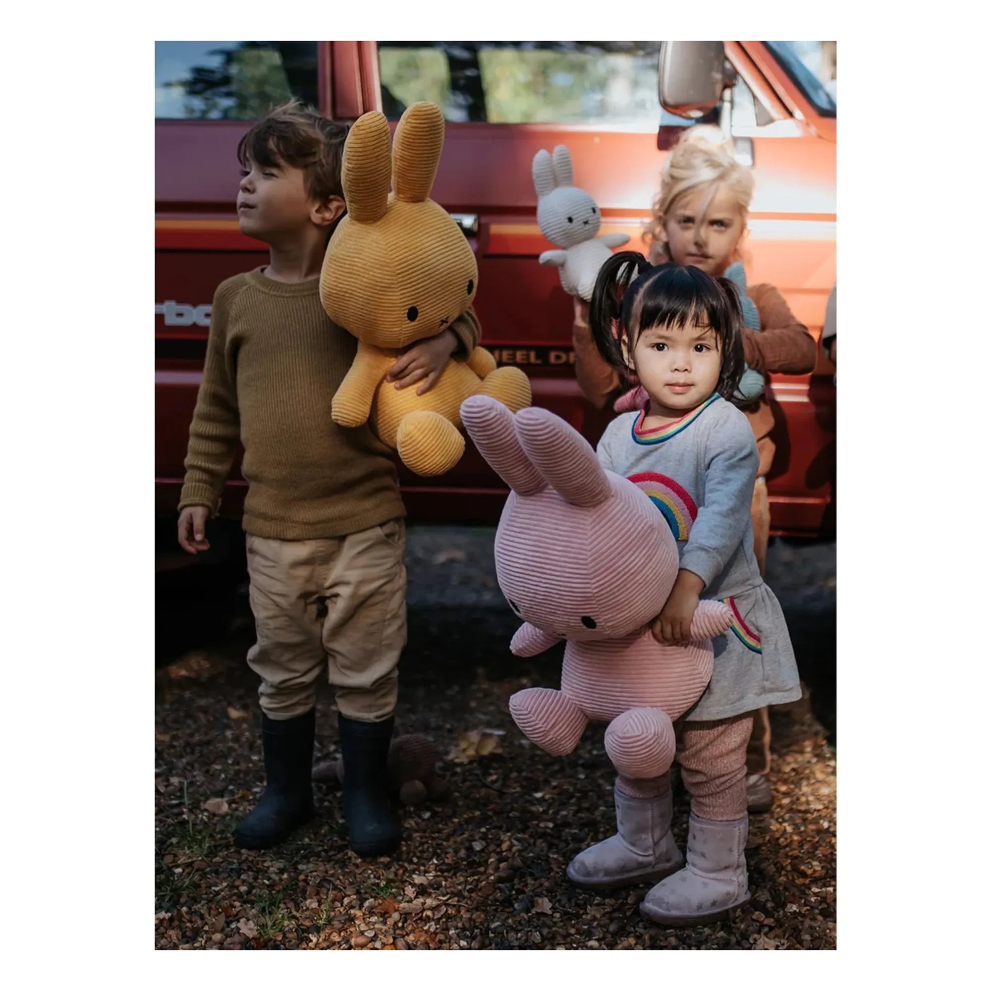 Bon Ton Toys - MIFFY - Peluche Miffy en tela de terciopelo | Rosa