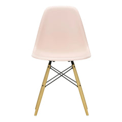 Vitra - Silla de plástico DSW - base de arce - Charles & Ray Eames | Rosa suave