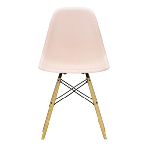 Vitra - Silla de plástico DSW - base de arce - Charles & Ray Eames | Rosa suave