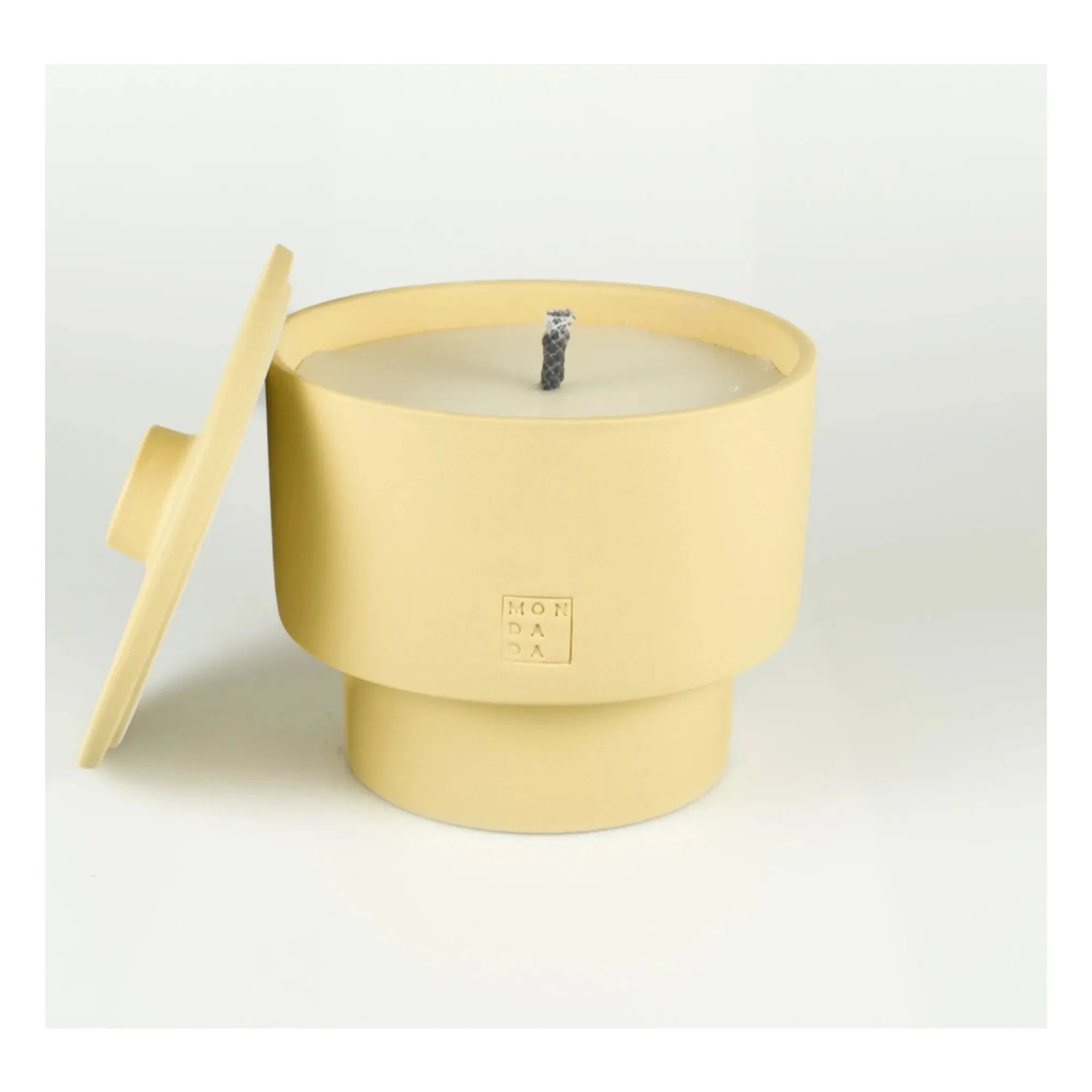 Mon Dada - Vela de exterior June Sahara Three, con tapa, fragancia neutra | Amarillo pálido