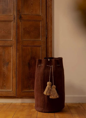 Muskhane - Cesta alta de fieltro con pompón | Mahogany