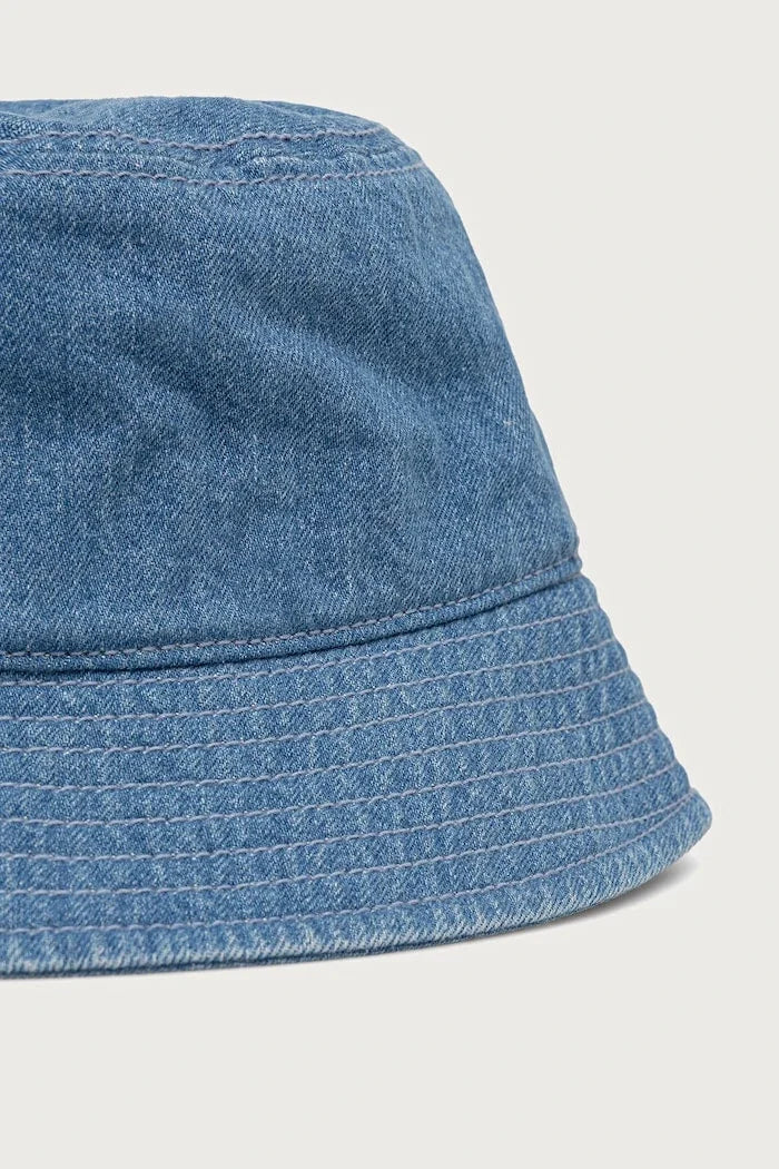 Sombrero tipo bucket de denim para mujer Coach